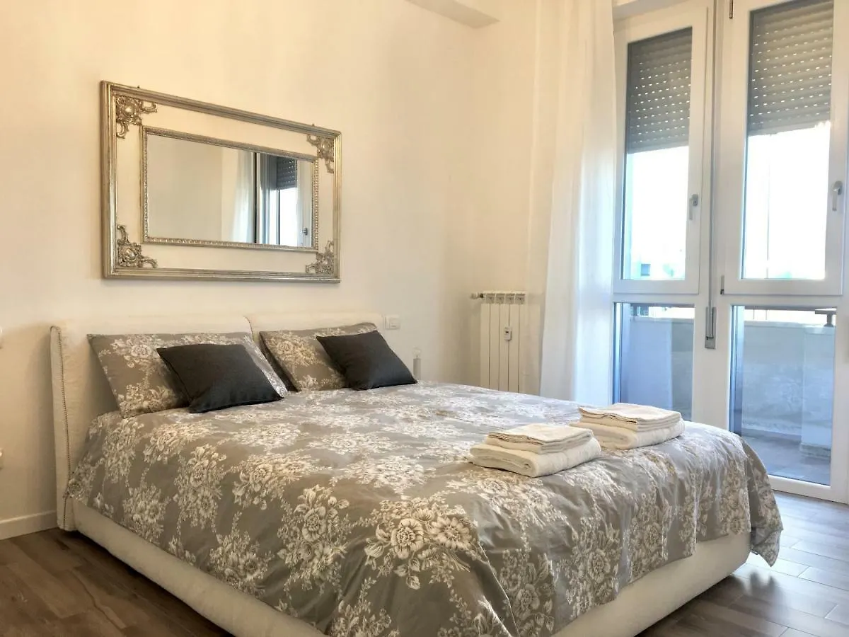 Lumina Apartment & Free Parking Florence 0*,  Italy